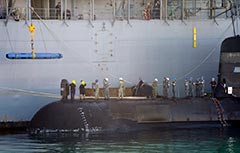 USS Emory S. Land loads a Mk 48 training torpedo into HMAS Sheean